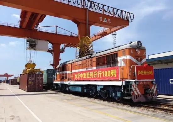 浙江省金华市开出中亚最大燃气电站设备专列